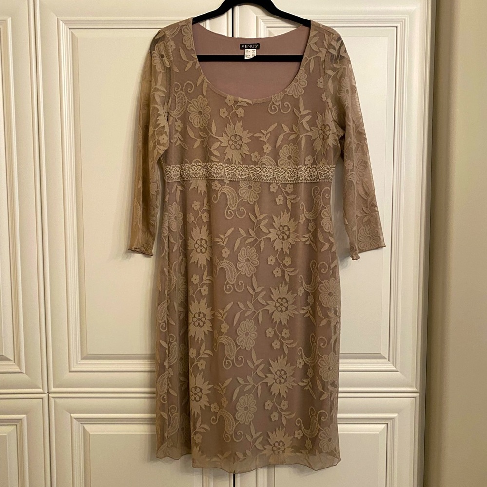 NWOT VENUS SIZE LARGE LONG SLEEVE LACE OVERLAY MIDI DRESS